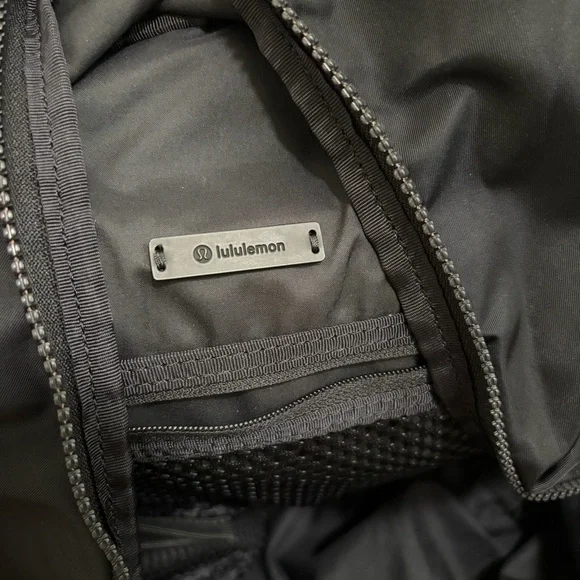 Lululemon City Adventurer Backpack 17L Black - Picture 12 of 16